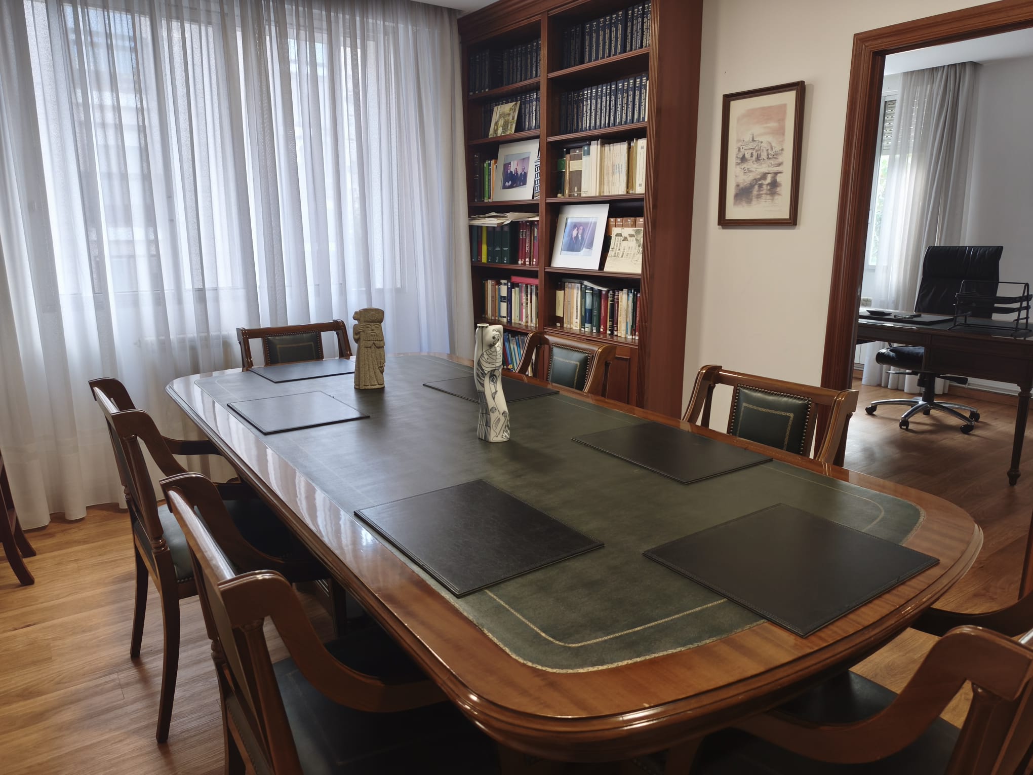 Sala de reuniones del despacho Rúa & Barros Abogadas en Santiago de Compostela